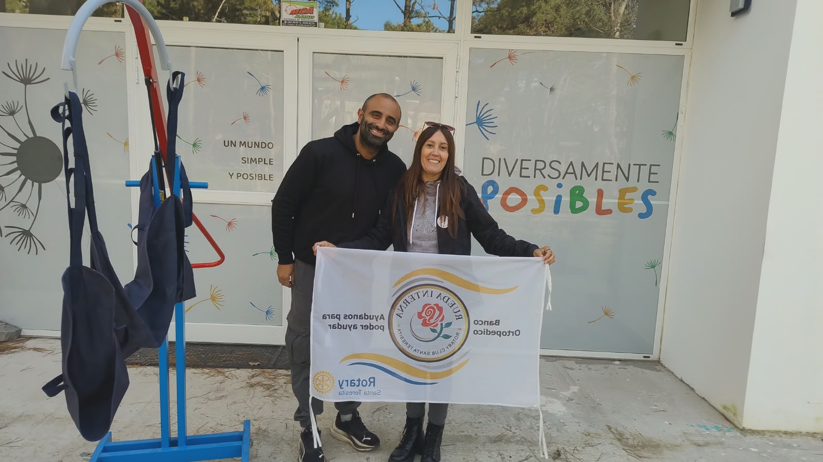 Entrega de pluma mecánica para escuela de educación especial